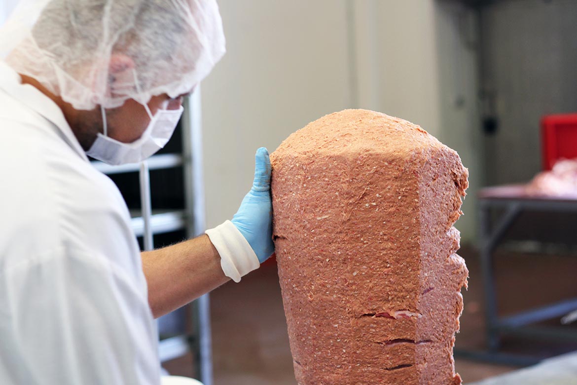 guenes_doener_hauptseite_bild_doenerproduktion_fleisch
